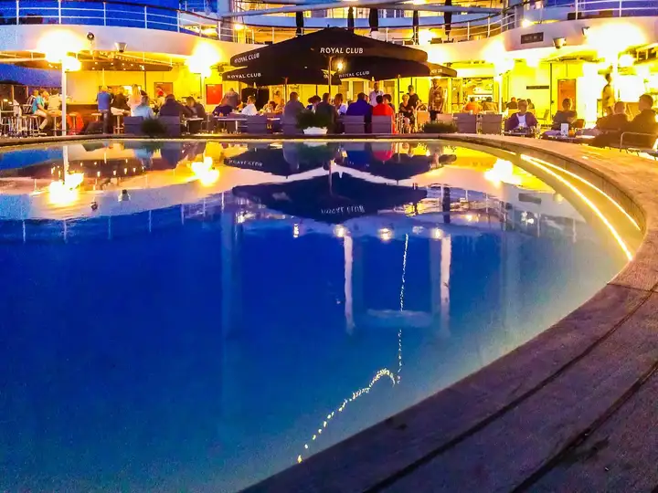 SS Rotterdam cruise ship hotel - time for a drink