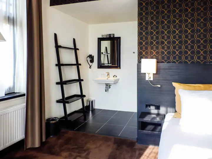 Walk-in bathroom