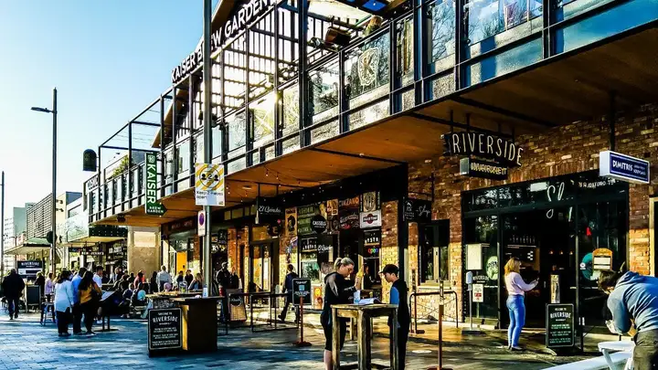 Eating & drinking at Riverside Market