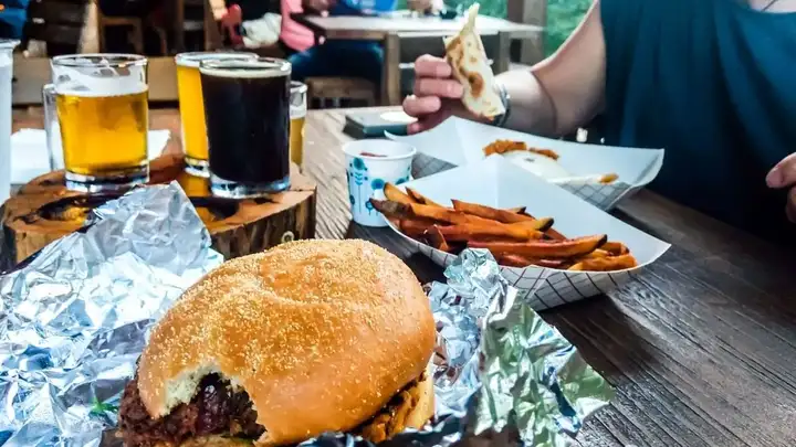 Food and tasting flight - Innovation Brewing