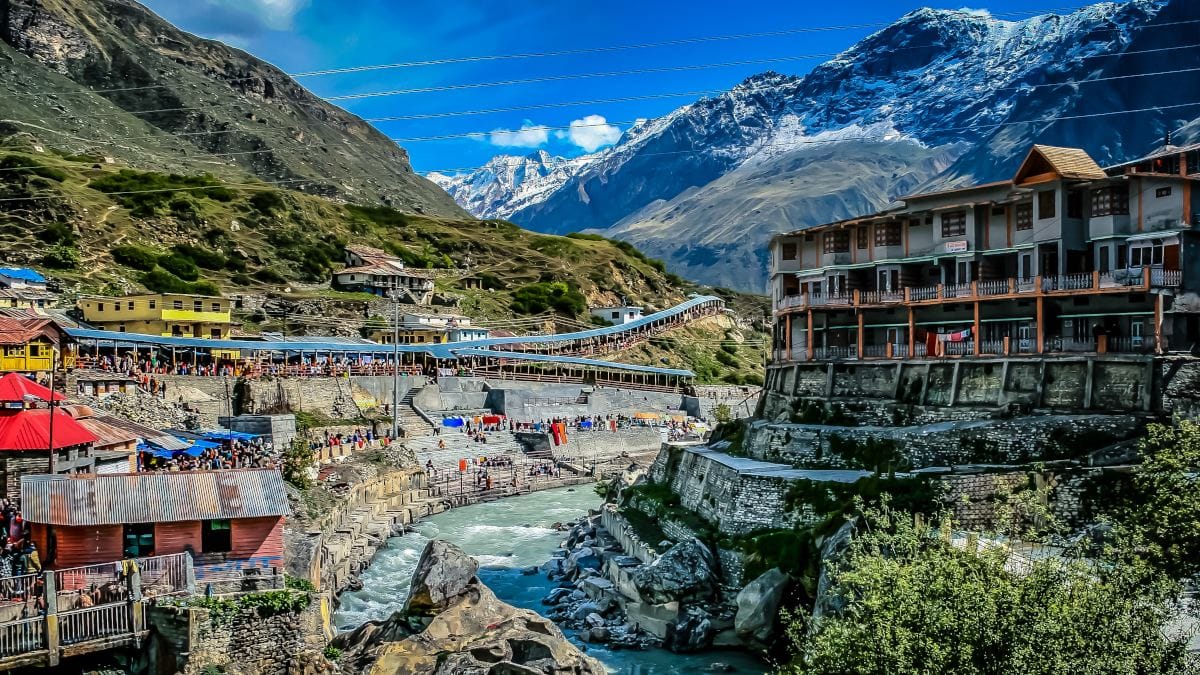 Badrinath pilgrimage town in Uttarakhand India - Avi Theret