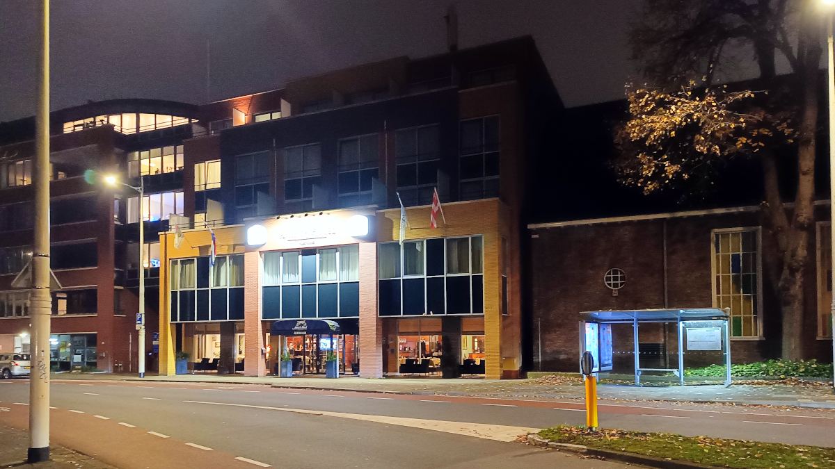 Amrath hotel Alkmaar by night - evening photo of the front of the Amrath hotel in Alkmaar