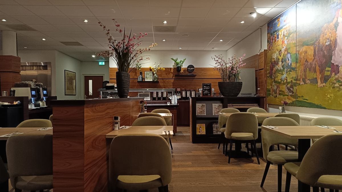 Overview of the breakfast area at the Amrath Hotel in Alkmaar