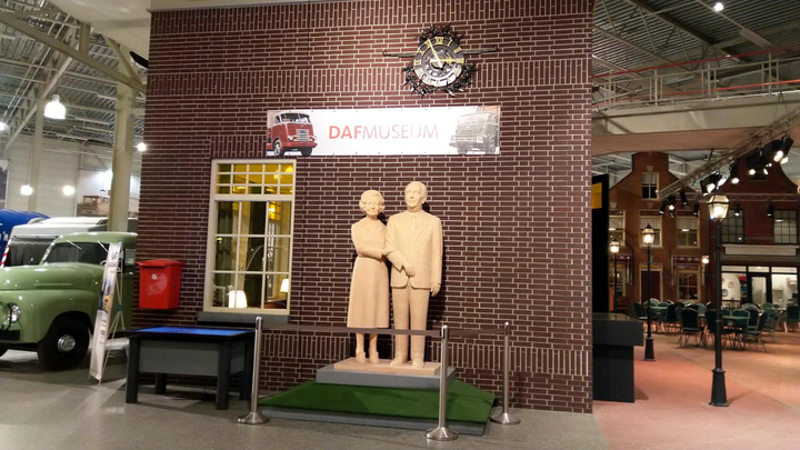 Entering the DAF museum - statue and sign