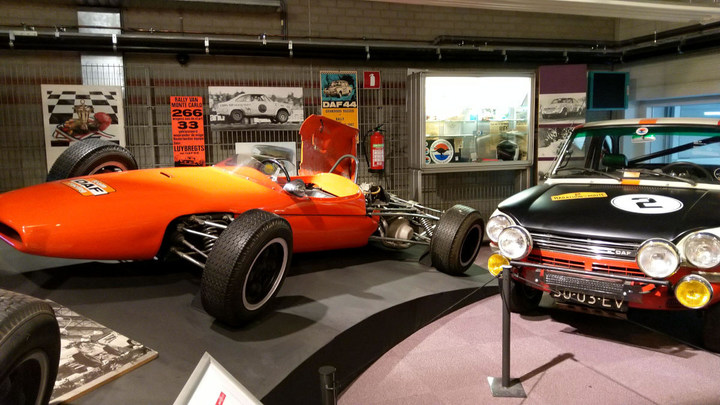 Racing car (orange)