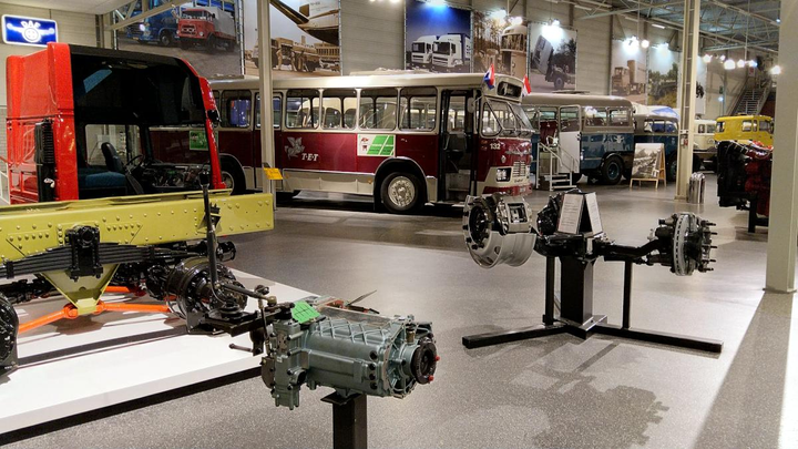 Engine with DAF busses in the background