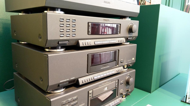 Philips stereo system: radio tuner, amplifier and CD player stacked