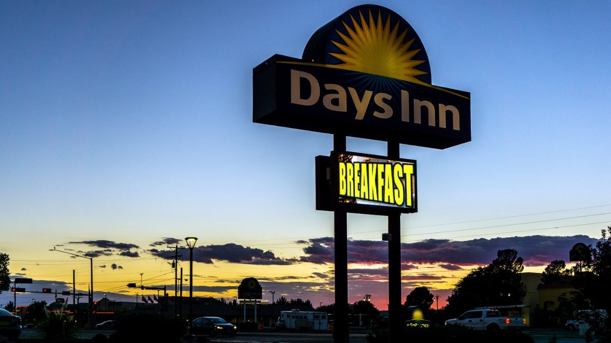 Stay at a motel on your USA road trip