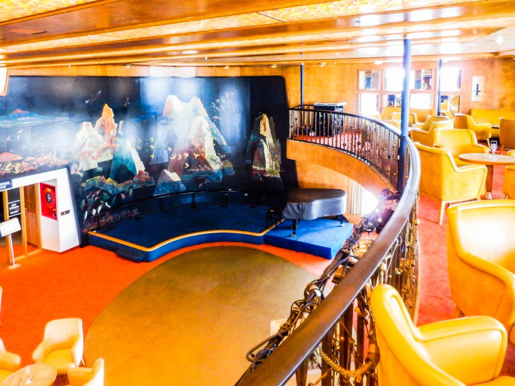 SS Rotterdam cruise ship hotel - lounge